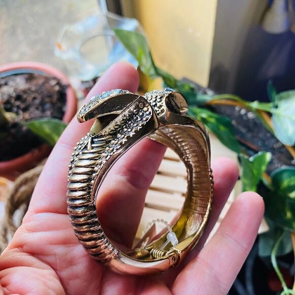 Cobra Crystal Antique Gold Cuff Bracelet Amrita Singh - Picture 5 of 7